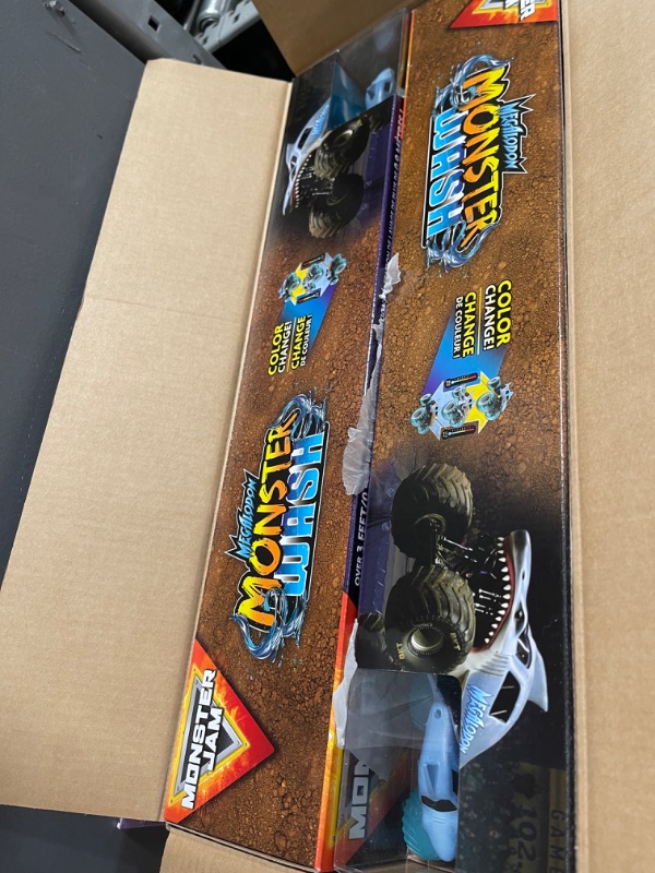 Photo 4 of PACK OF TWO- Monster Jam Megalodon Monster Wash Playset

