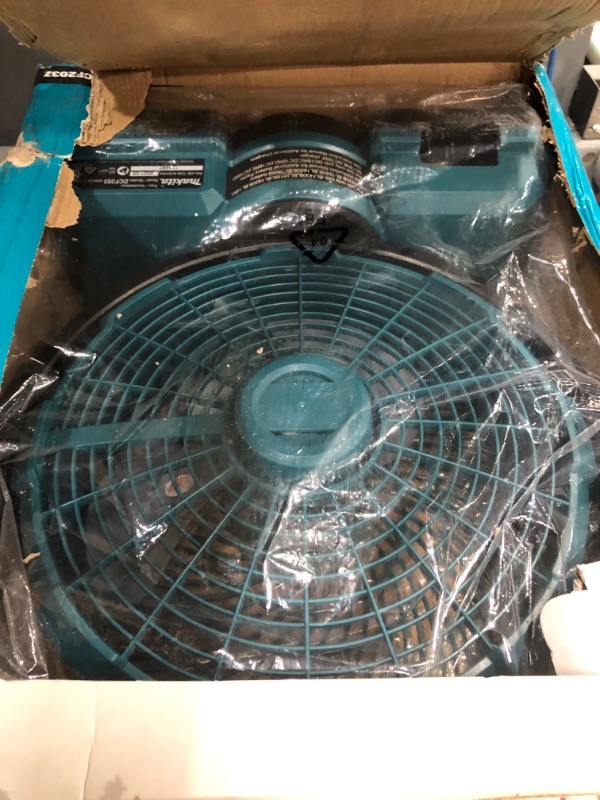 Photo 2 of Makita CF Fan 8.2cfm 235mm Blade Diameter 3 Speed 14.4 V, 18 V
