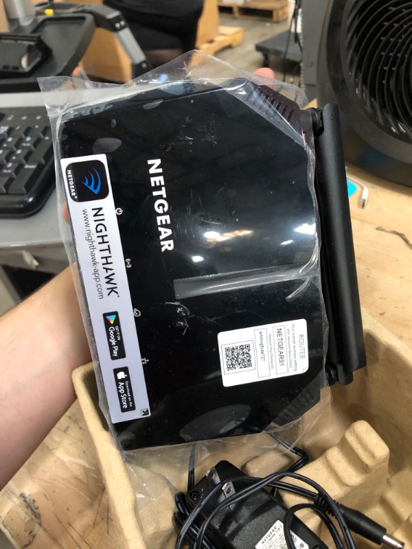 Photo 2 of Netgear AC1200 Dual Band WiFi Router- Black (R6120)

