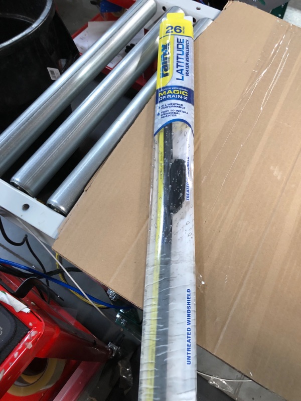 Photo 1 of Rain-X 5079281-2 Latitude 2-In-1 Water Repellent Wiper Blades, 26 Inch Windshield Wipers (Pack Of 1)