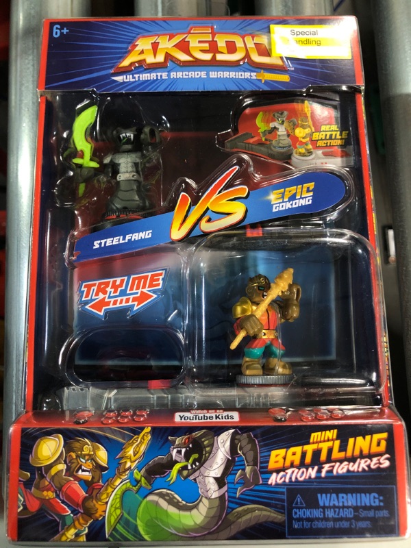 Photo 2 of *NEW* Akedo - Ultimate Arcade Warriors Versus Pack Mini Battling Action Figures - Ready, Fight, Split Strike 