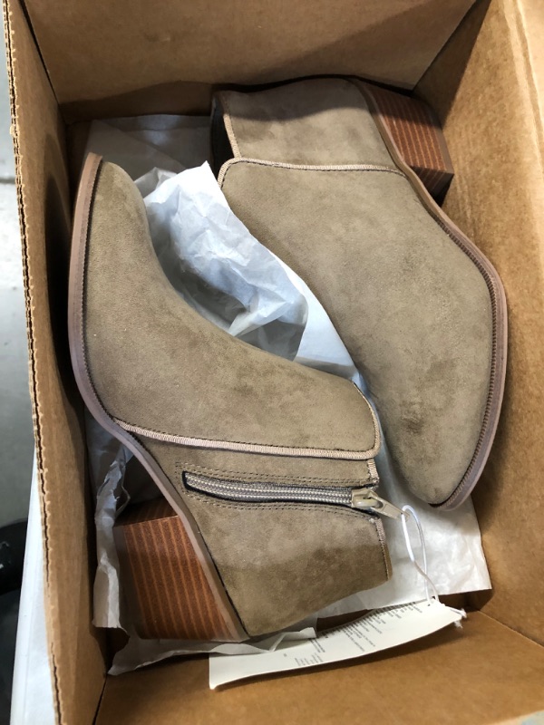 Photo 3 of Amazon Essentials Women's Ankle Boot 7.5 Taupe