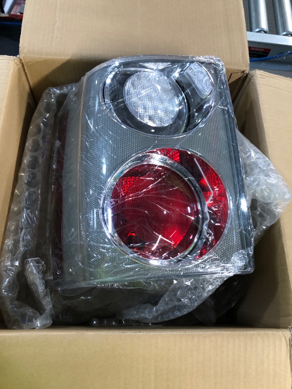 Photo 1 of ***SEE NOTES*** MZORANGE Tail Light Lamp Stop Brake Indicator Warning Light For Land Rover Range Rover 2002 2003 2004 2005 2006 2007 2008 2009 with Bulb (Left Driver Side)
