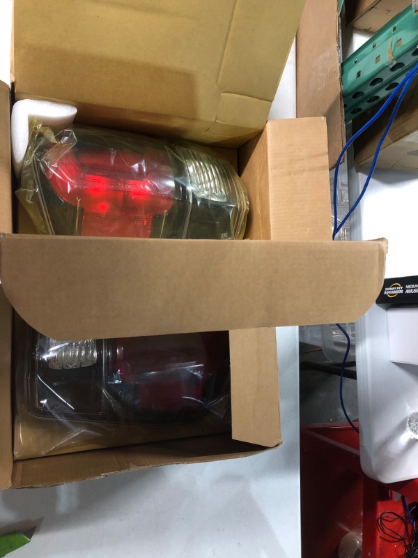 Photo 4 of Tail Light Clear Lens Assembly For Toyota Tacoma