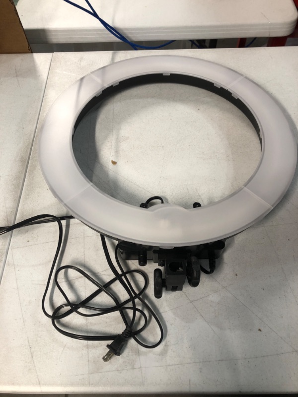 Photo 2 of Neewer 18-Inch Ring Light