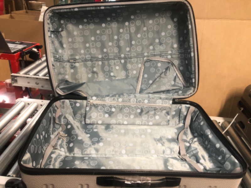 Photo 4 of (USED) Rockland Melbourne Hardside Expandable Spinner Wheel Luggage, Silver, 3-Piece Set (20/24/28)