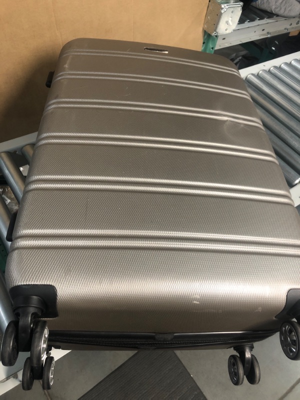 Photo 5 of (USED) Rockland Melbourne Hardside Expandable Spinner Wheel Luggage, Silver, 3-Piece Set (20/24/28)