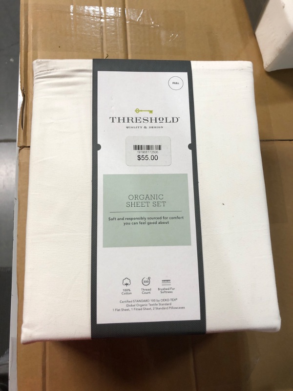 Photo 2 of **NEW** FULL SIZE** 300 Thread Count Organic Cotton Solid Sheet Set - Threshold