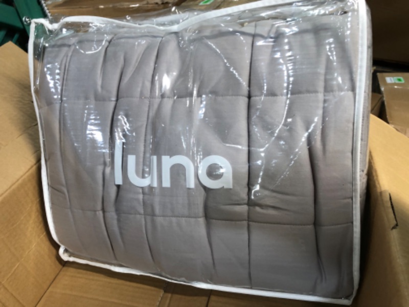 Photo 4 of [USED] Luna Weighted Blankets 80" x 87" KING| 30 lbs White