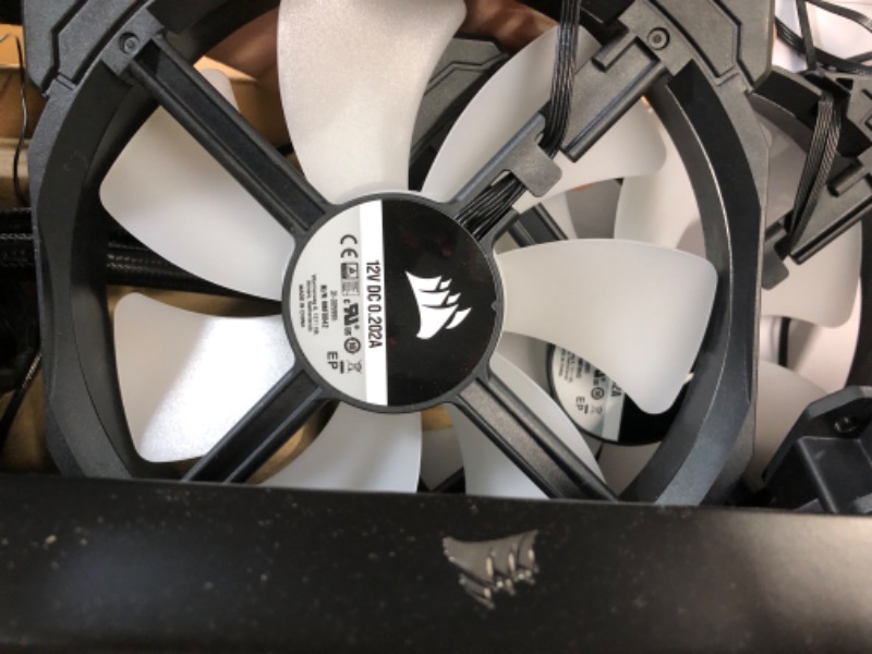 Photo 3 of CORSAIR iCUE H170i ELITE CAPELLIX Liquid CPU Cooler - 33 Dynamic RGB LEDs - 140mm Fans - 420mm Radiator - COMMANDER CORE Smart Lighting Controller - CORSAIR iCUE Software Compatible - Zero RPM Fan RGB Pump + Fans 420mm Elite Capellix Cooler