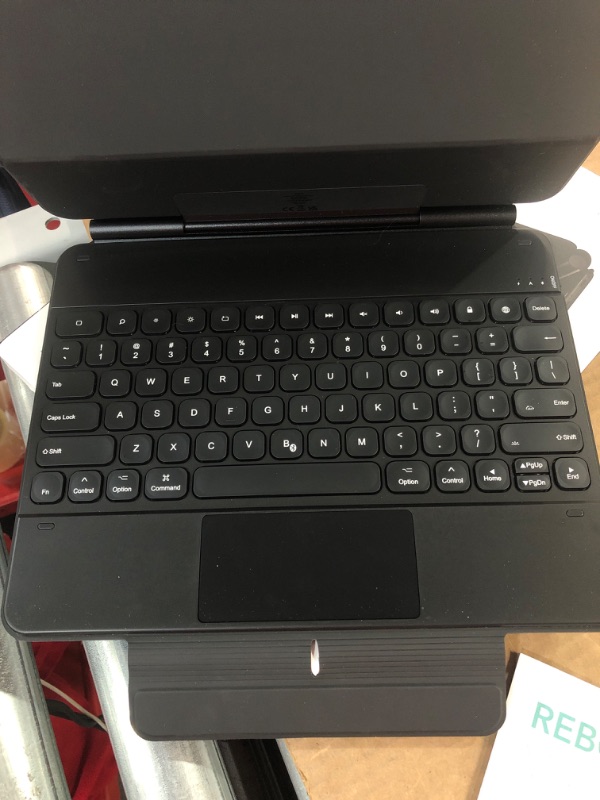 Photo 3 of ESR Rebound Magnetic Keyboard Case, iPad Keyboard Case Compatible with iPad 10th Generation (2022)