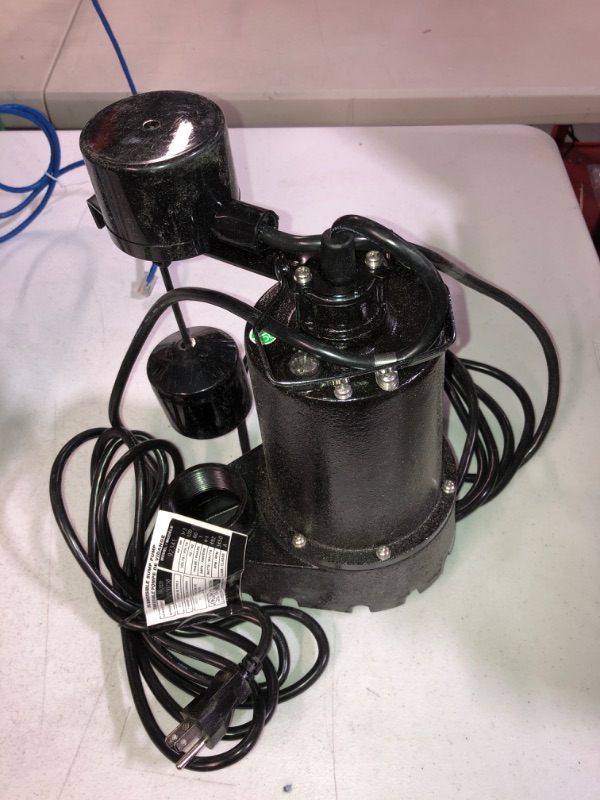 Photo 2 of (READ NOTES) Superior Pump 92341 1/3 HP Cast Iron Submersible Sump Pump with Vertical Float Switch (READ NOTES) 