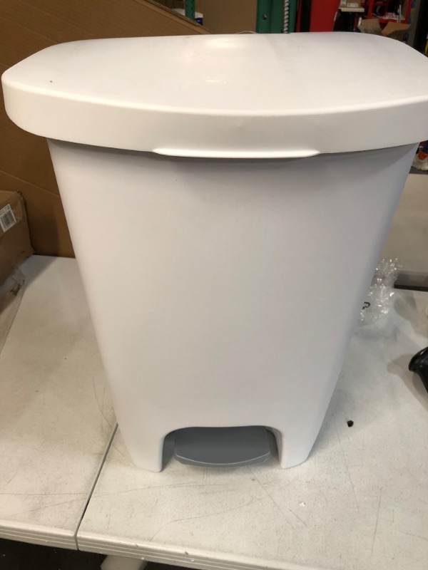 Photo 4 of **NEW** Glad 13 Gallon Trash Can with Odor Protection of Lid White 