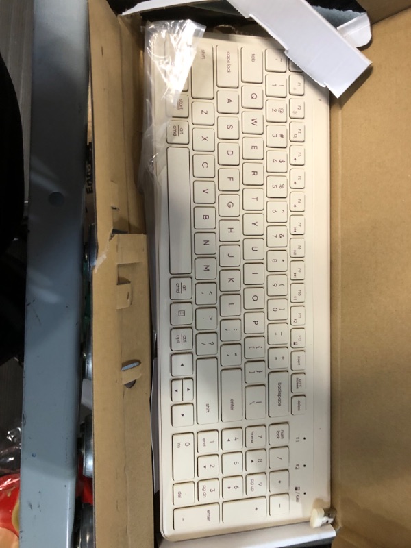 Photo 3 of Heyday - Bluetooth Keyboard with Numpad - Stone White