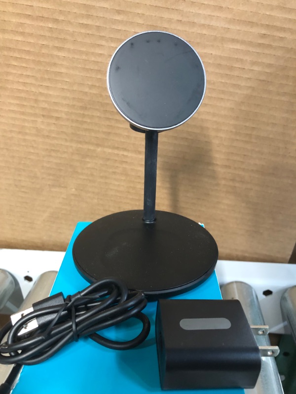 Photo 2 of *USED BUT LIKE NEW* NOT TESTED! ! 3 in 1 Wireless Charging Station