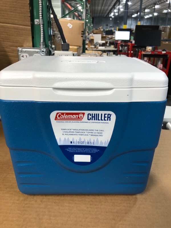 Photo 4 of *BRAND NEW* Coleman Chiller Series 9qt Insulated Portable Cooler-White Handle