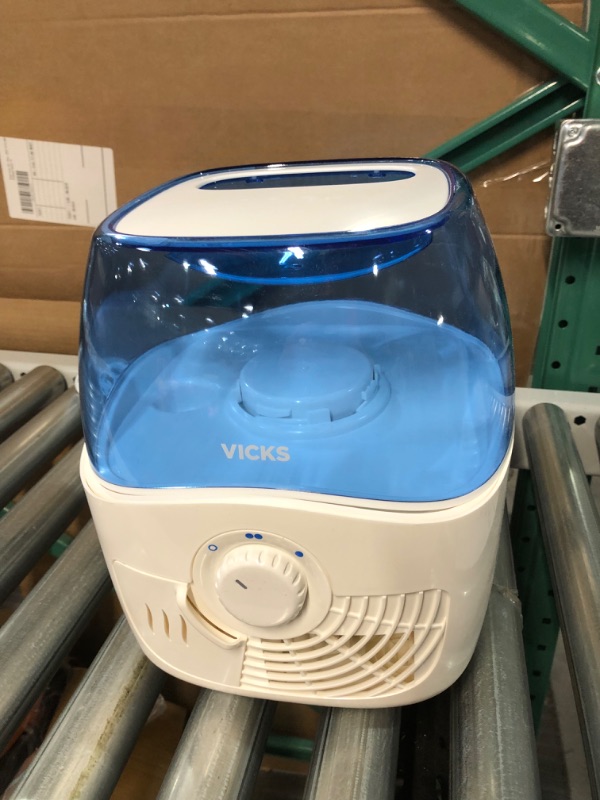 Photo 2 of [USED] Vicks Filtered Cool Mist Humidifier 1.1 Gallon