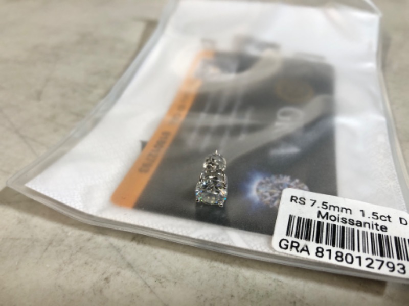 Photo 2 of 1.5ct 7.5mm moissanite stud earring (single)