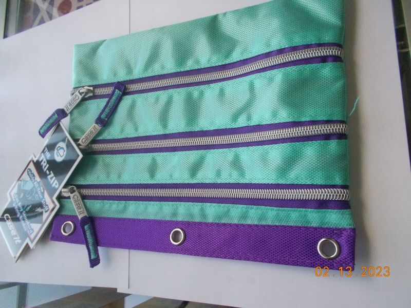 Photo 1 of NWT Case-It the Tri-Zip Storage Bag Plp-180-G for 3-Ring Binders Teal/Purple (Pack of 3) - fairly new