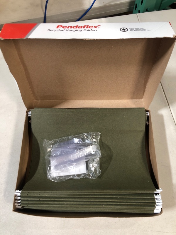 Photo 1 of Pendaflex Essentials Colored Hanging Folders 1/5 Tab Letter Standard Green 25 ct