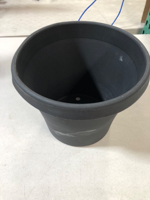 Photo 4 of 10" plastic planter pot