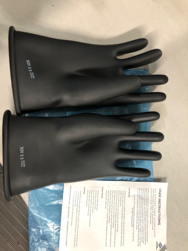 Photo 3 of *SEE NOTES*
National Safety Apparel Class 00 Black Rubber Voltage Insulating Glove Kit Black Size 11 (Pack of 1)