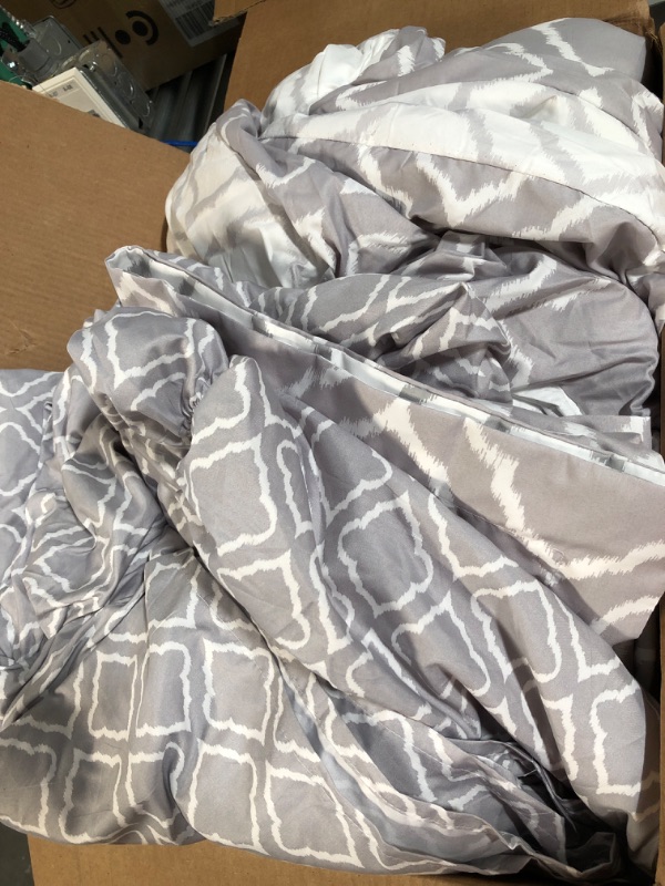 Photo 2 of -USED/MISING PARTS UNKNOWN-BEDSURE Bed in A Bag - King Size Comforter Sets 8 Pieces,Bed Set with 1 Comforter,2 Pillow Shams,2 Pillowcases,1 Flat Sheet,1 Fitted Sheet,1 Bed Skirt,Grey King(102x90? Grey