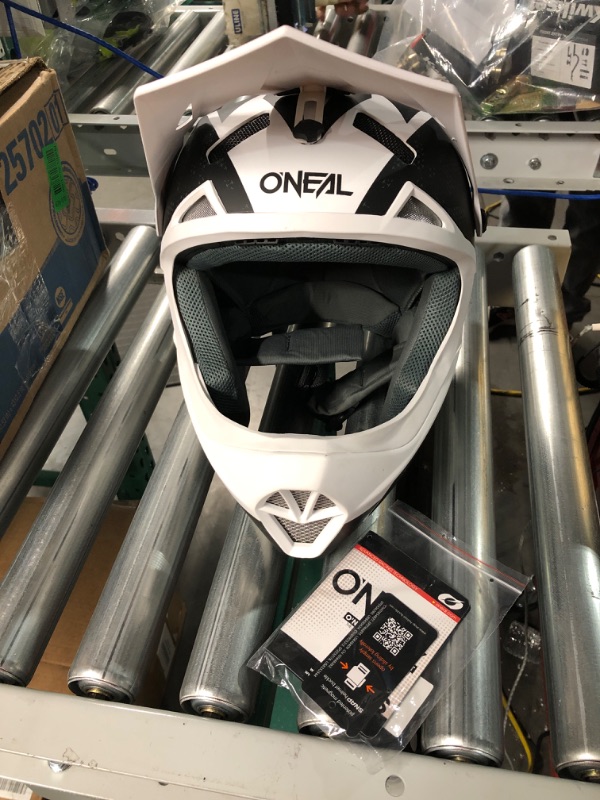 Photo 2 of -USED-O'Neal Skate-and-Skateboarding-Helmets Sonus Deft Mountain Bike Helmet Black/White X-Large