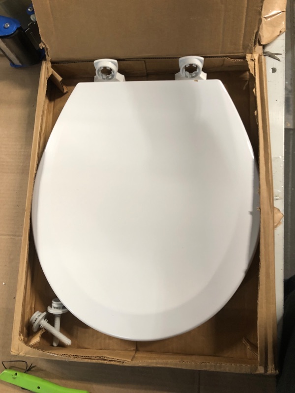 Photo 2 of (READ NOTES) American Standard 5321A65CT.020 Champion Slow-Close Elongated Toilet Seat, White 18.69"L x 14.06"W
