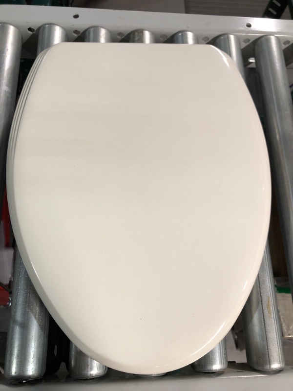 Photo 2 of (Damaged item) BEMIS  Ashland Toilet Seat with Slow Close, Biscuit/Linen