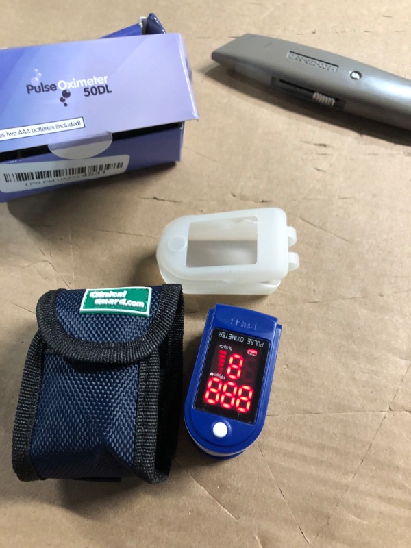 Photo 2 of Clinical Guard CMS-50DL SpO2 Pulse Oximeter Fingertip Blue