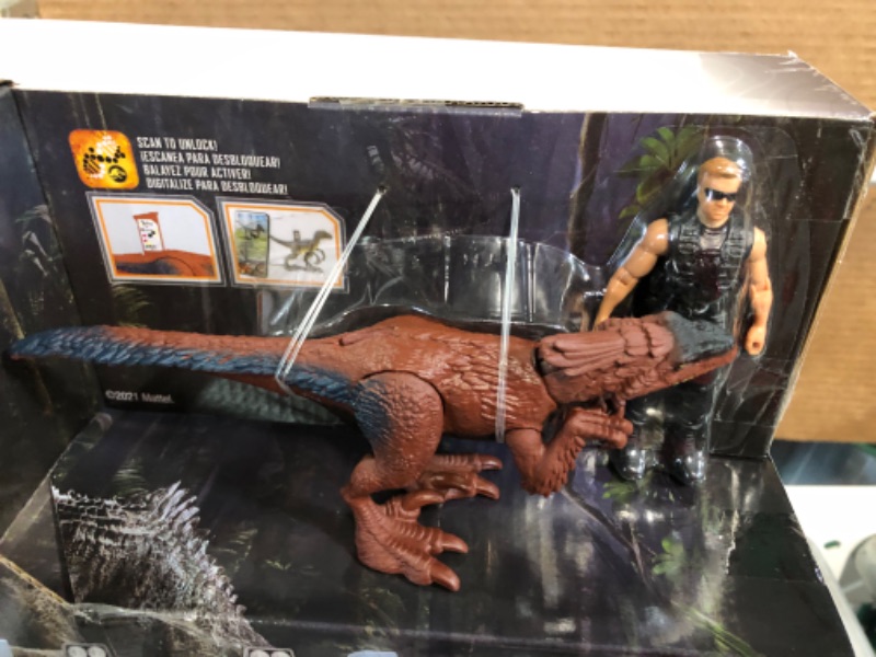 Photo 2 of Jurassic World Dominion Outpost Chaos Playset with 2 Action Figures, 2 Blasters 