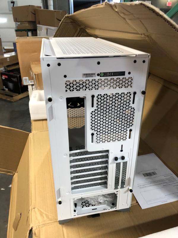 Photo 4 of Corsair 5000D Airflow Tempered Glass Mid-Tower ATX PC Case - White