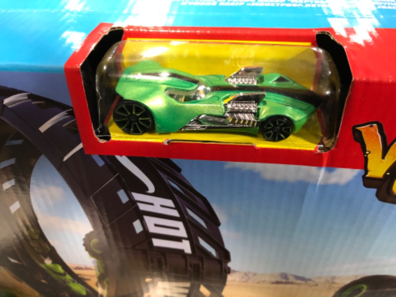 Photo 4 of ?Hot Wheels Monster Truck Epic Loop Challenge Play Set with Truck and car New Item