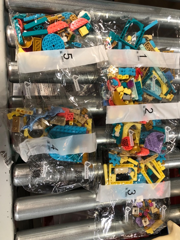 Photo 2 of [USED] LEGO Disney Princess Ariel's Underwater Palace 