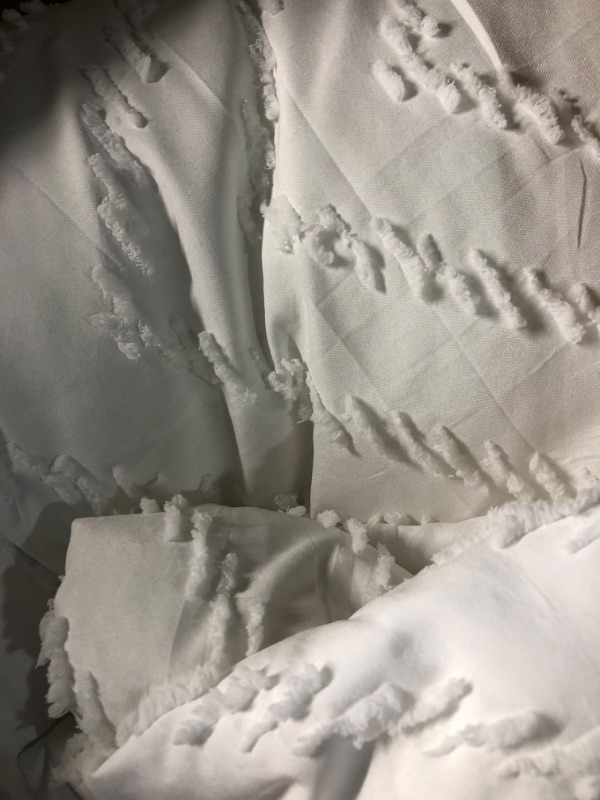 Photo 3 of Used Houseri White Boho California King Comforter Set Tufted Jacquard 