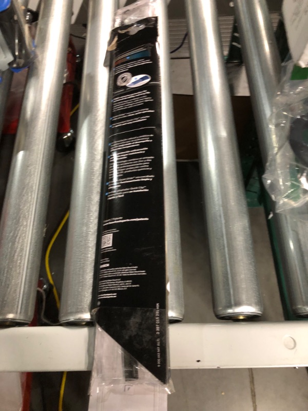 Photo 2 of BOSCH Micro Edge 40718A Conventional Wiper Blade - 18" (Single) 40718A (18")