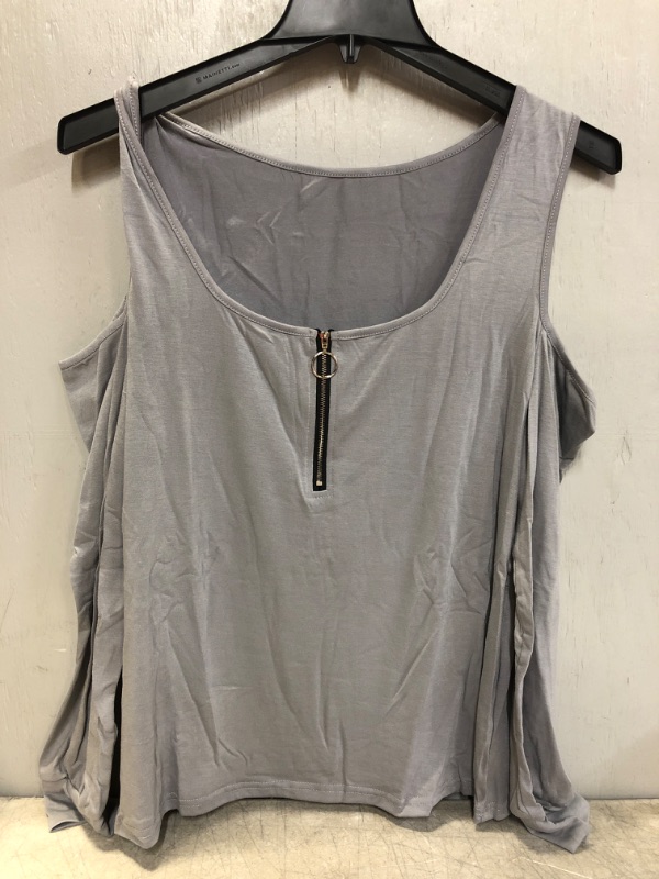 Photo 1 of WOMENS TOP--SIZE XXL