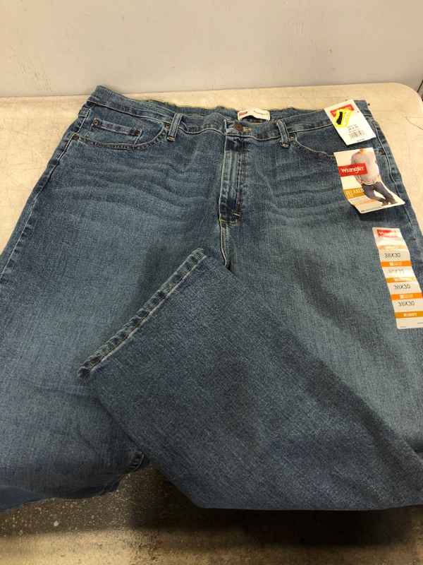 Photo 2 of Wrangler Men's Relaxed Fit Jeans Size
38x30
 
