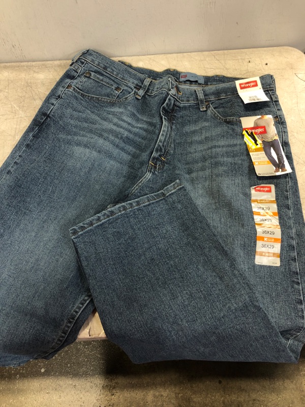 Photo 2 of Wrangler Men's Relaxed Fit Jeans  SIZE 36X29

