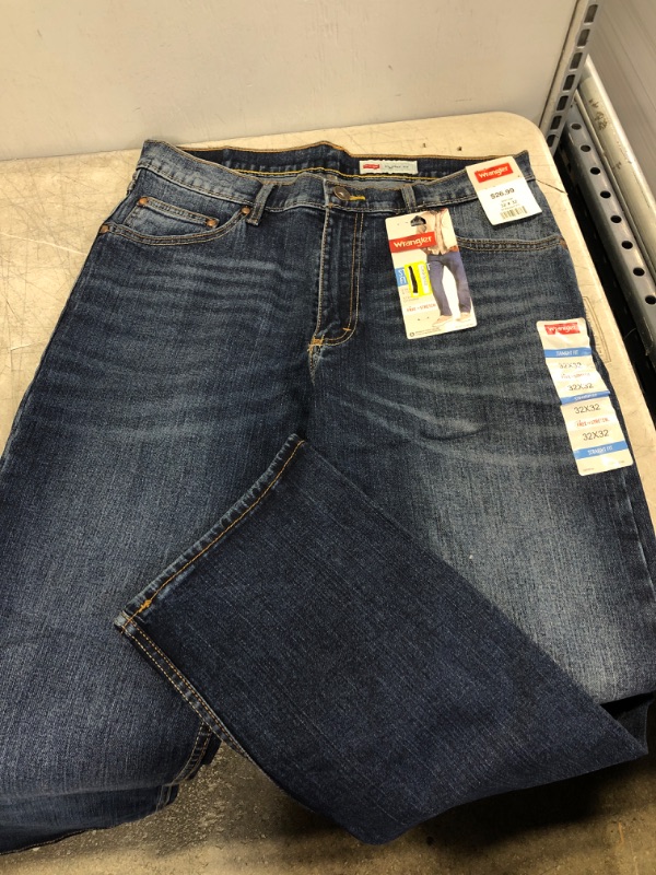 Photo 2 of Wrangler Men's Straight Fit Jeans   32X32

