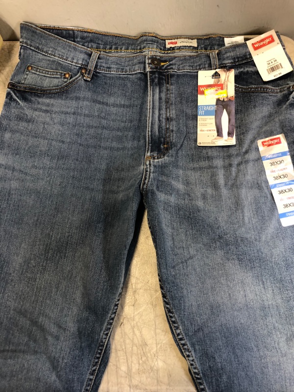 Photo 2 of Wrangler Men's Straight Fit Jeans - Light Wash 38x30
