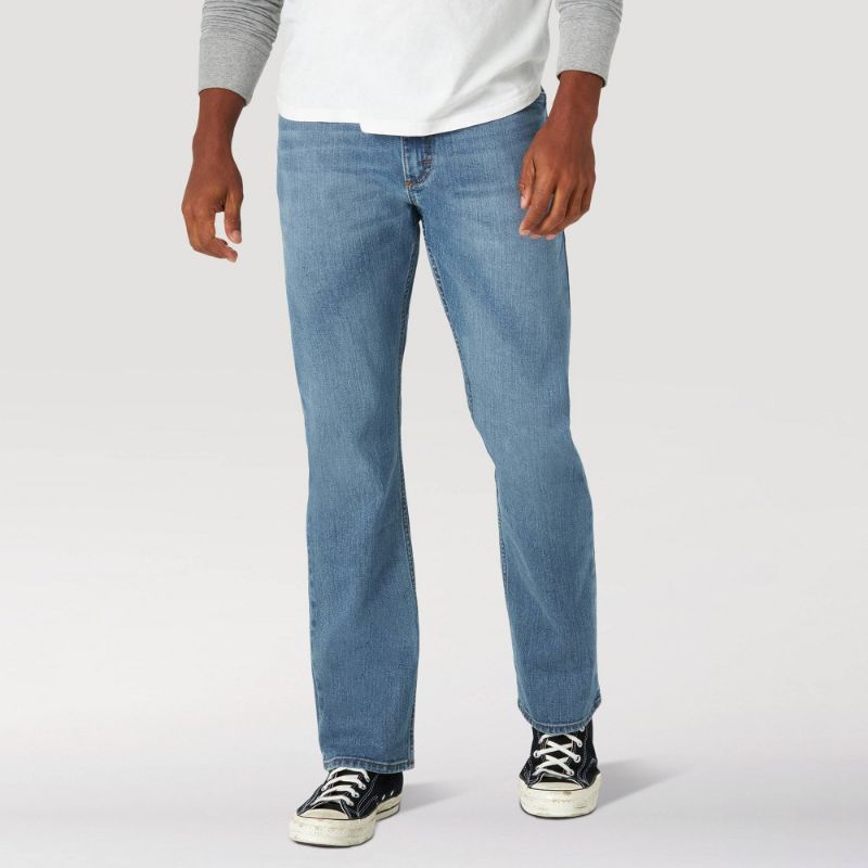 Photo 1 of Wrangler Men's Straight Fit Jeans - Light Wash 38x30

