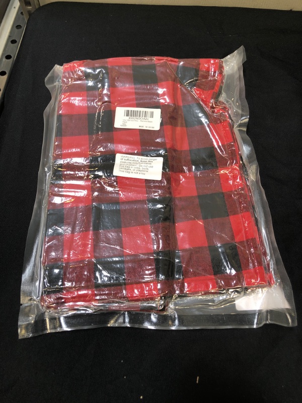 Photo 2 of 14 x 108 Inch Poly-Cotton Table Runners Buffalo Plaid Table Runners and 4 Pieces 18 x 18 Inch Washable Plaid Table Napkins Plaid Dinner Napkins for Christmas Thanksgiving Party (Red and Black Plaid)
