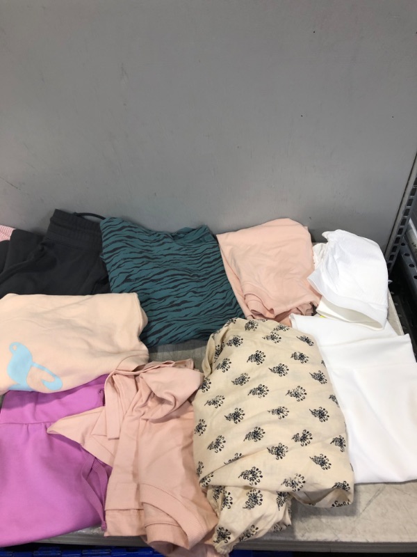 Photo 2 of BOX LOT---- WOMENS CLOTHING BUNDLE VARIETY CLOTHES AND SIZES