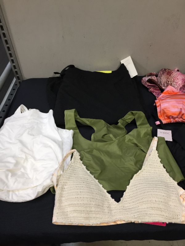 Photo 1 of BAG LOT OF WOMENS CLOTHING "DIFFERENT STYLES ANS SIZES" --SOLD AS IS ----