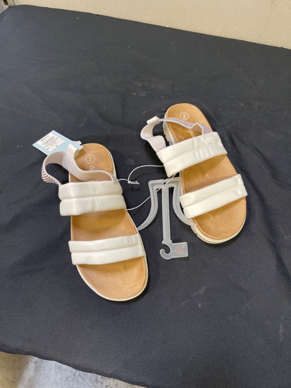 Photo 2 of Girls' Hazel Slip-on Pull-on Footbed Sandals - Cat & Jack White 3

Size: 3
Color: white