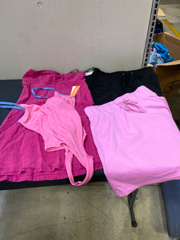 Photo 1 of BAG LOT, WOMAN'S CLOTHING XS-M