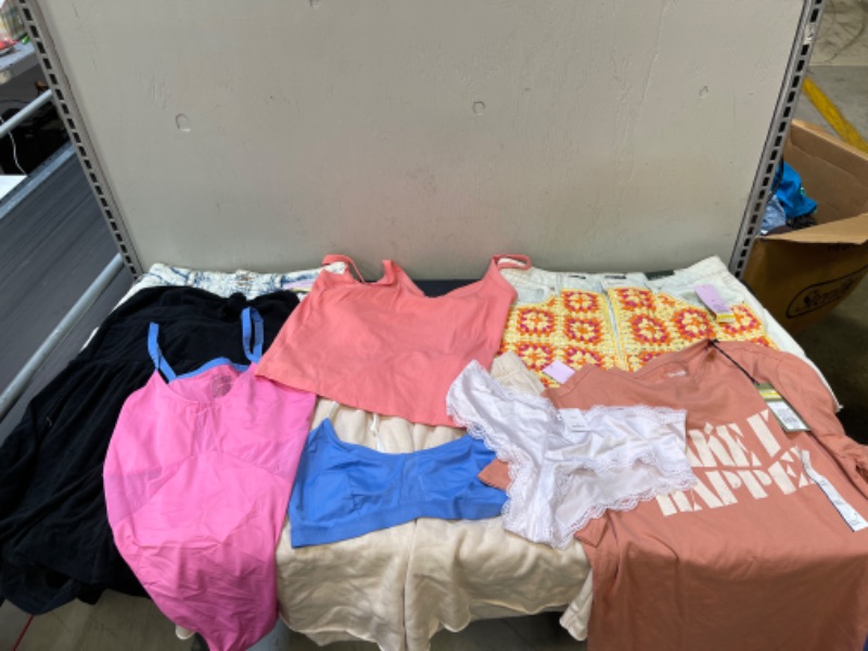 Photo 1 of BAG LOT, WOMAN'S CLOTHING SIZES L-XXL
