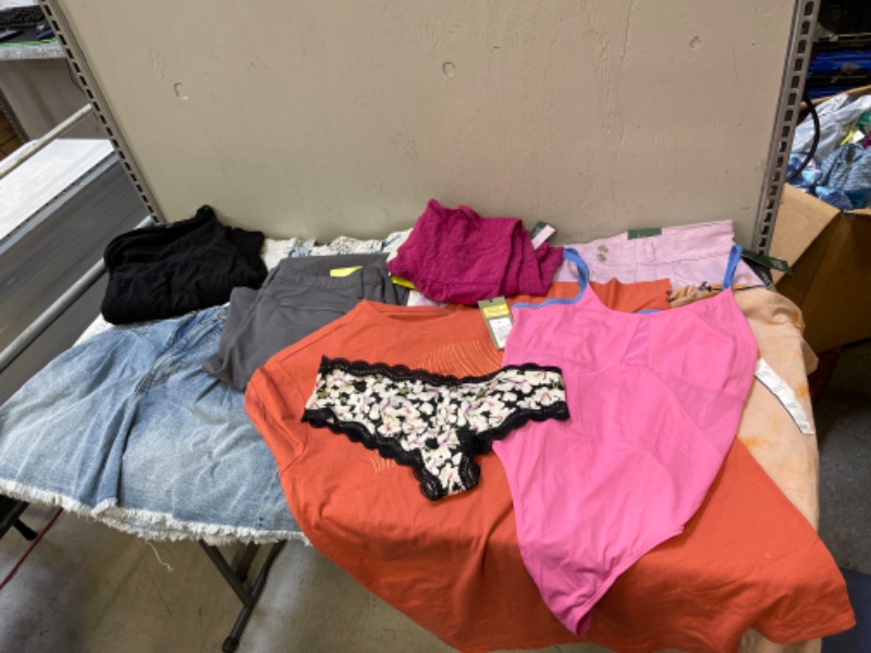 Photo 1 of BAG LOT, MISC WOMAN'S CLOTHING, SIZES L-XXL